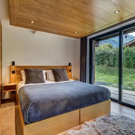 Chalet Black Pearl